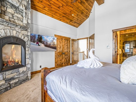 Big White 5 Bedroom Accommodation - Inuksuk Lodge - #4662