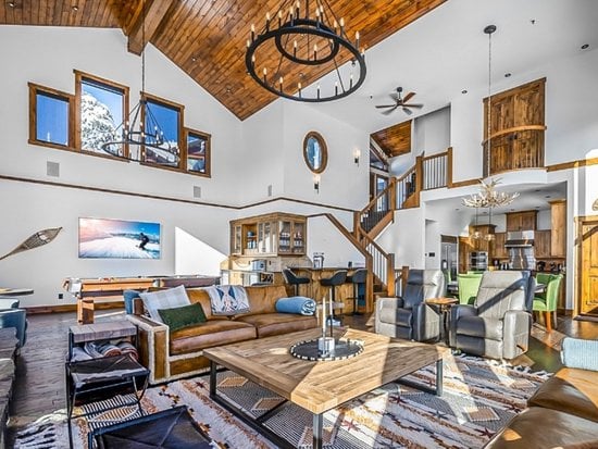 Big White 5 Bedroom Accommodation - Inuksuk Lodge - #4662