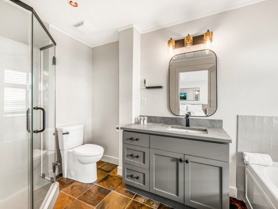 Big White 4 Bedroom Accommodation - Towering Pines - #4663