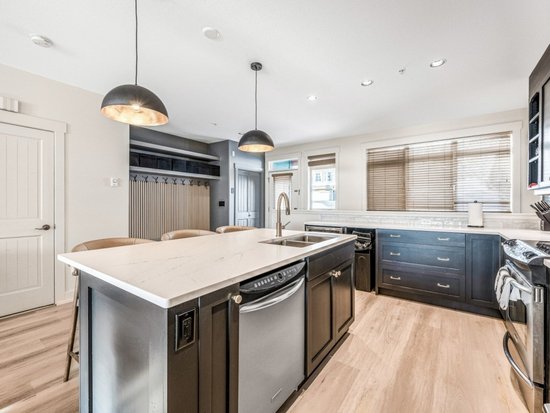 Big White 4 Bedroom Accommodation - Towering Pines - #4663