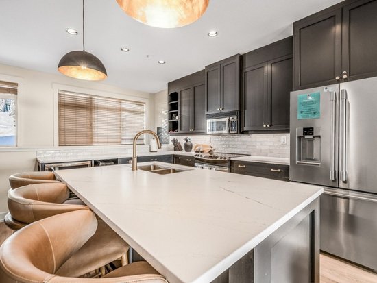 Big White 4 Bedroom Accommodation - Towering Pines - #4663