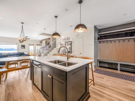 Big White 4 Bedroom Accommodation - Towering Pines - #4663