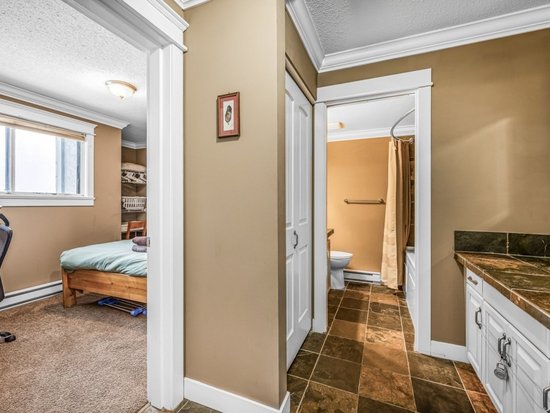 Big White 1 Bedroom Accommodation - Snow Ghost Inn - #4664