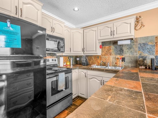 Big White 1 Bedroom Accommodation - Snow Ghost Inn - #4664