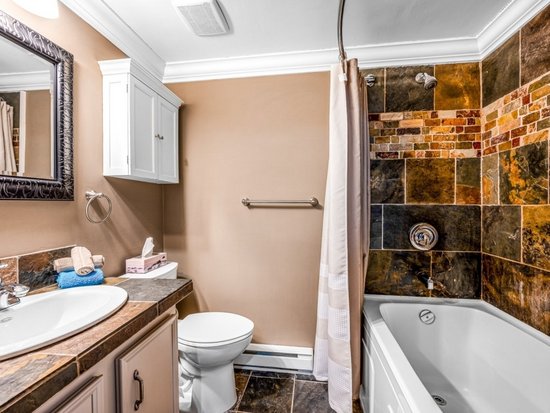 Big White 1 Bedroom Accommodation - Snow Ghost Inn - #4664