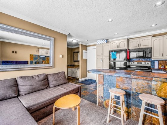 Big White 1 Bedroom Accommodation - Snow Ghost Inn - #4664