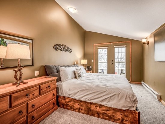 Big White 5 Bedroom Accommodation - Fresh Tracks Retreat - #4665