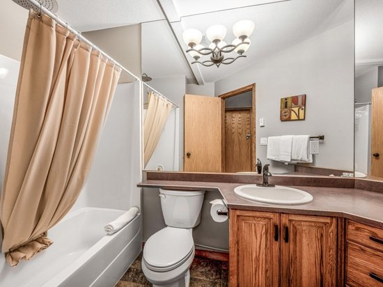 Big White 5 Bedroom Accommodation - Fresh Tracks Retreat - #4665