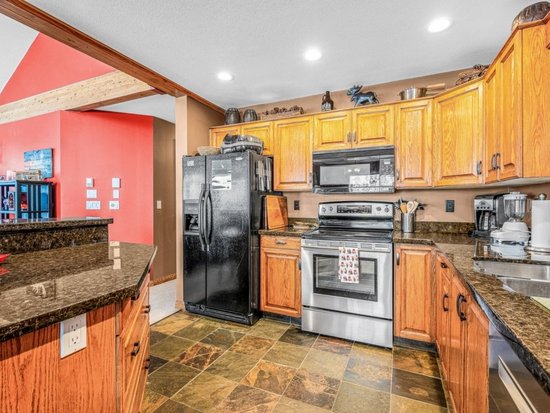 Big White 5 Bedroom Accommodation - Fresh Tracks Retreat - #4665