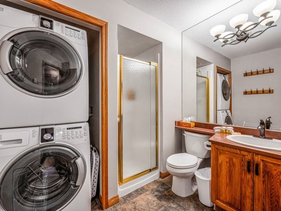 Big White 5 Bedroom Accommodation - Fresh Tracks Retreat - #4665