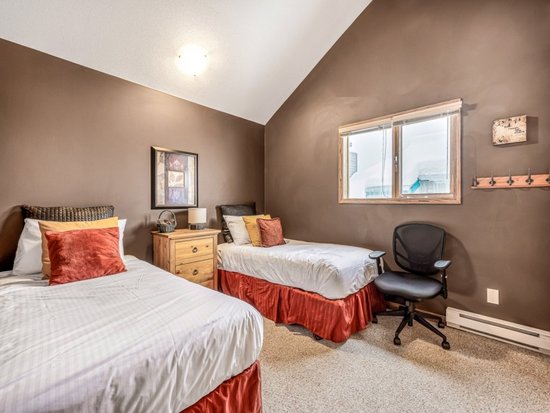 Big White 5 Bedroom Accommodation - Fresh Tracks Retreat - #4665