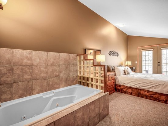 Big White 5 Bedroom Accommodation - Fresh Tracks Retreat - #4665