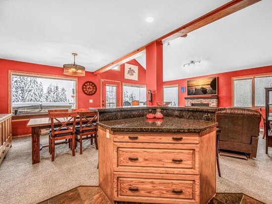 Big White 5 Bedroom Accommodation - Fresh Tracks Retreat - #4665