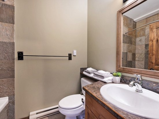 Big White 4 Bedroom Accommodation - Snow Therapy - #4666