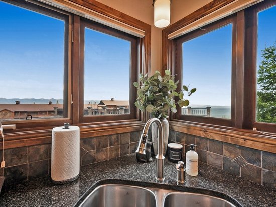 Big White 4 Bedroom Accommodation - Snow Therapy - #4666