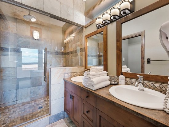 Big White 4 Bedroom Accommodation - Snow Therapy - #4666