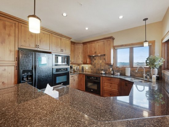 Big White 4 Bedroom Accommodation - Snow Therapy - #4666