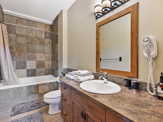 Big White 4 Bedroom Accommodation - Snow Therapy - #4666