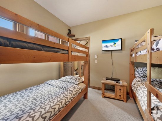 Big White 4 Bedroom Accommodation - Snow Therapy - #4666