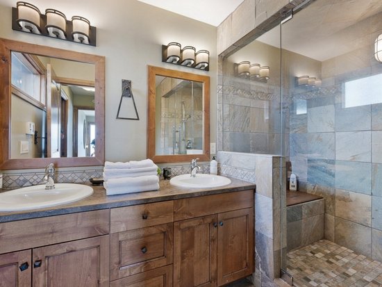 Big White 4 Bedroom Accommodation - Snow Therapy - #4666