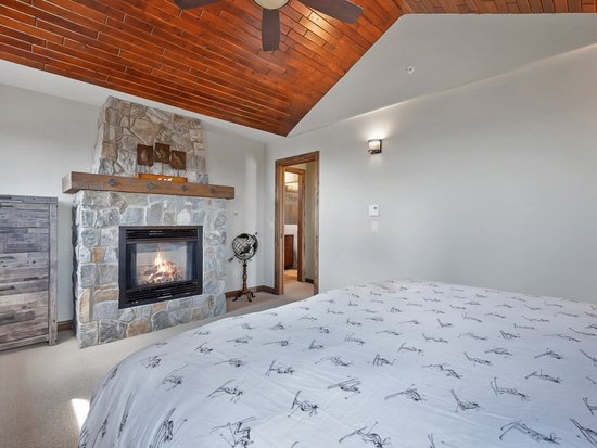 Big White 4 Bedroom Accommodation - Snow Therapy - #4666