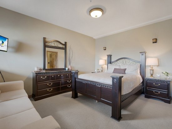 Big White 4 Bedroom Accommodation - Snow Therapy - #4666