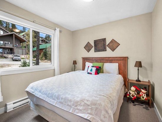 Big White 4 Bedroom Accommodation - Snowy Escape - #4669