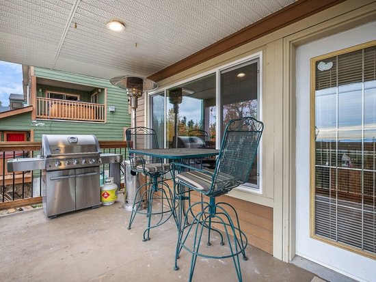 Big White 4 Bedroom Accommodation - Snowy Escape - #4669