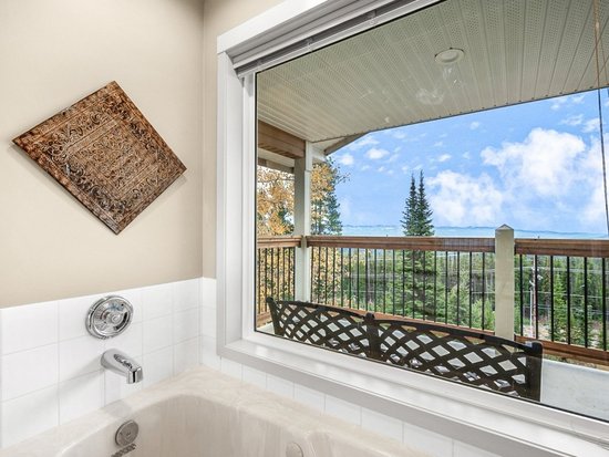 Big White 4 Bedroom Accommodation - Snowy Escape - #4669