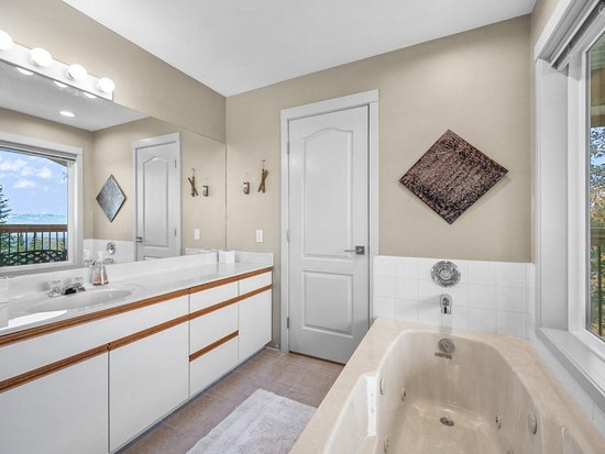 Big White 4 Bedroom Accommodation - Snowy Escape - #4669