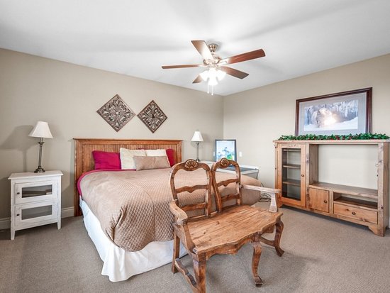 Big White 4 Bedroom Accommodation - Snowy Escape - #4669