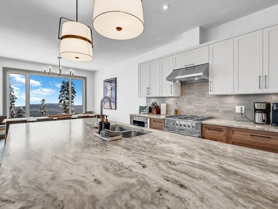 Big White 5 Bedroom Accommodation - Grizzly Ridge Trail - #4670