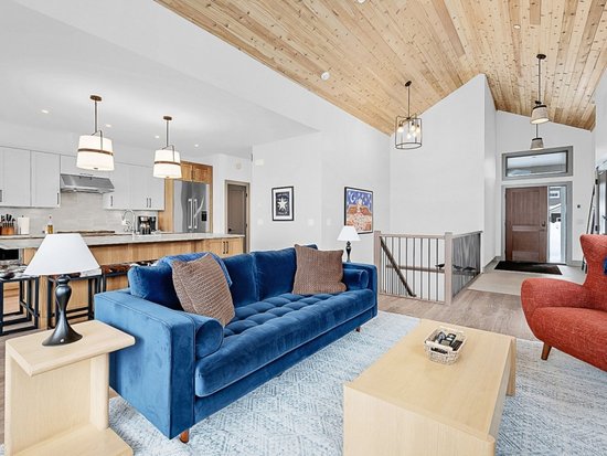 Big White 5 Bedroom Accommodation - Grizzly Ridge Trail - #4670