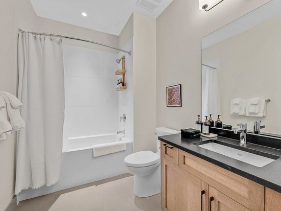 Big White 5 Bedroom Accommodation - Grizzly Ridge Trail - #4670