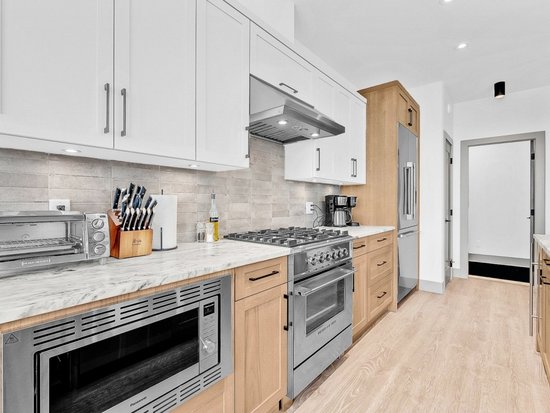 Big White 5 Bedroom Accommodation - Grizzly Ridge Trail - #4670