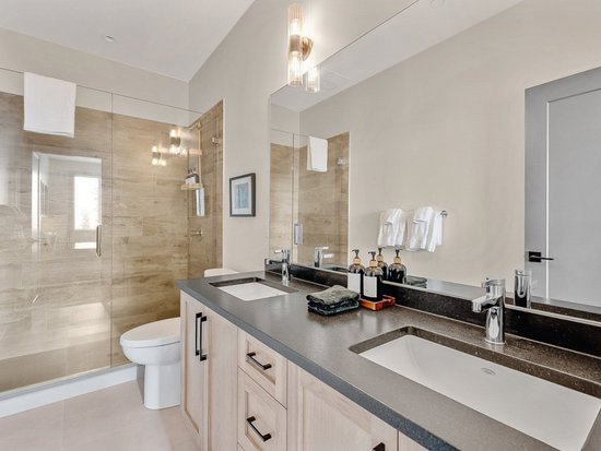 Big White 5 Bedroom Accommodation - Grizzly Ridge Trail - #4670