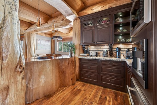 Big White 4 Bedroom Accommodation - White Spirit Lodge - #4671