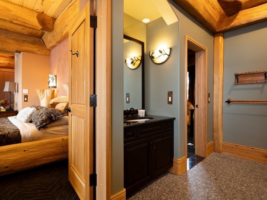 Big White 4 Bedroom Accommodation - White Spirit Lodge - #4671