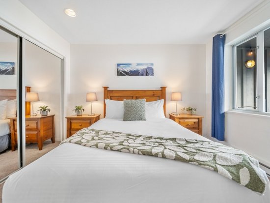 Whistler 2 Bedroom Accommodation - Whistler Town Plaza - Eagle Lodge - #4696