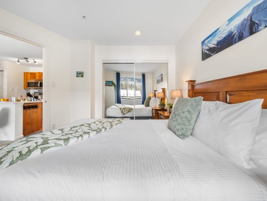 Whistler 2 Bedroom Accommodation - Whistler Town Plaza - Eagle Lodge - #4696