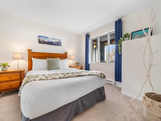 Whistler 2 Bedroom Accommodation - Whistler Town Plaza - Eagle Lodge - #4696