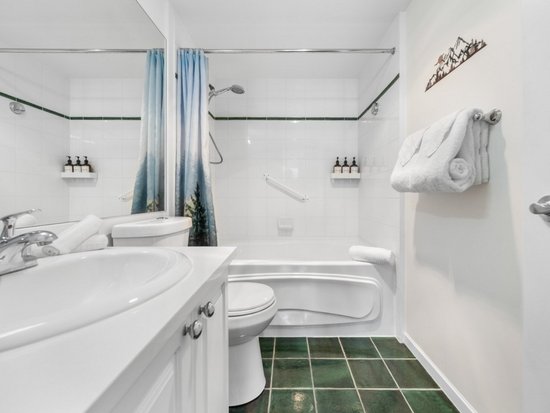 Whistler 2 Bedroom Accommodation - Whistler Town Plaza - Eagle Lodge - #4696