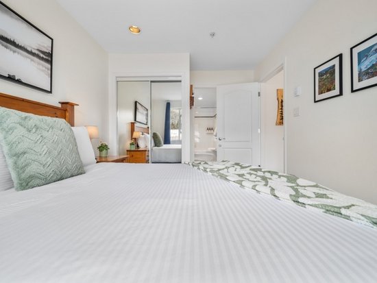 Whistler 2 Bedroom Accommodation - Whistler Town Plaza - Eagle Lodge - #4696