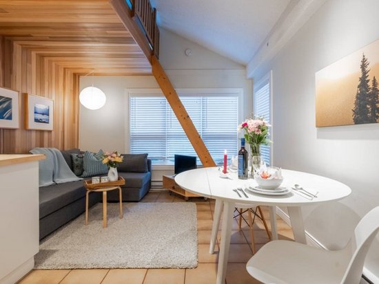 Whistler 1 Bedroom Accommodation - Gondola Village - #4698