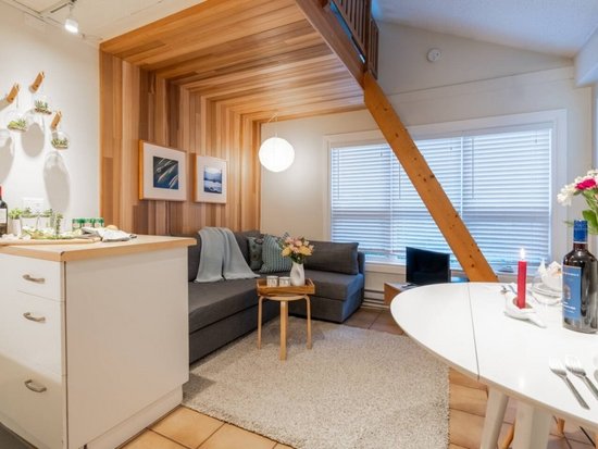 Whistler 1 Bedroom Accommodation - Gondola Village - #4698