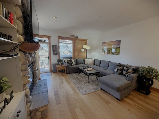 Big White 4 Bedroom Accommodation - Tree Tops - #4716