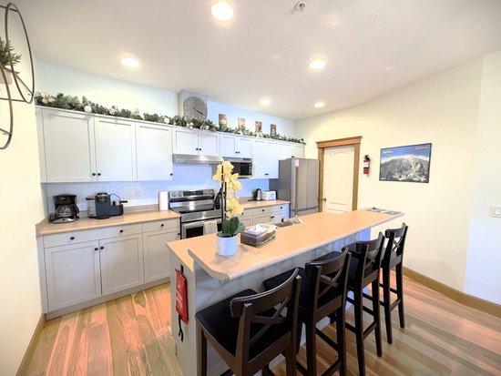 Big White 4 Bedroom Accommodation - Tree Tops - #4716