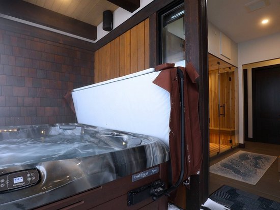 Big White 4 Bedroom Accommodation - Opulence - #4726