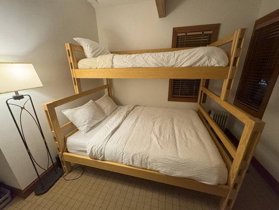 Whistler 4 Bedroom Accommodation - Montebello - #522