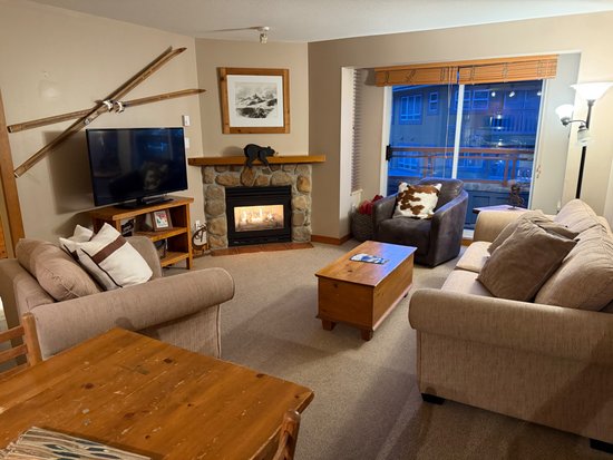 Whistler 2 Bedroom Accommodation - Whistler Town Plaza - Eagle Lodge - #574